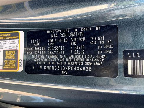 Used 2024 Kia Carnival EX FWD image 37