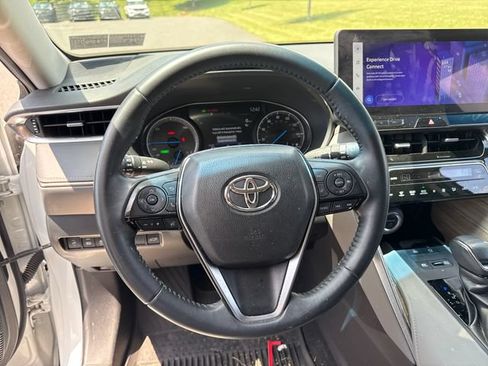Used 2024 Toyota Venza XLE AWD/4WD image 17