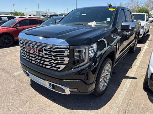 Used 2022 GMC Sierra 1500 Denali w/ Denali Reserve Package AWD/4WD image 2