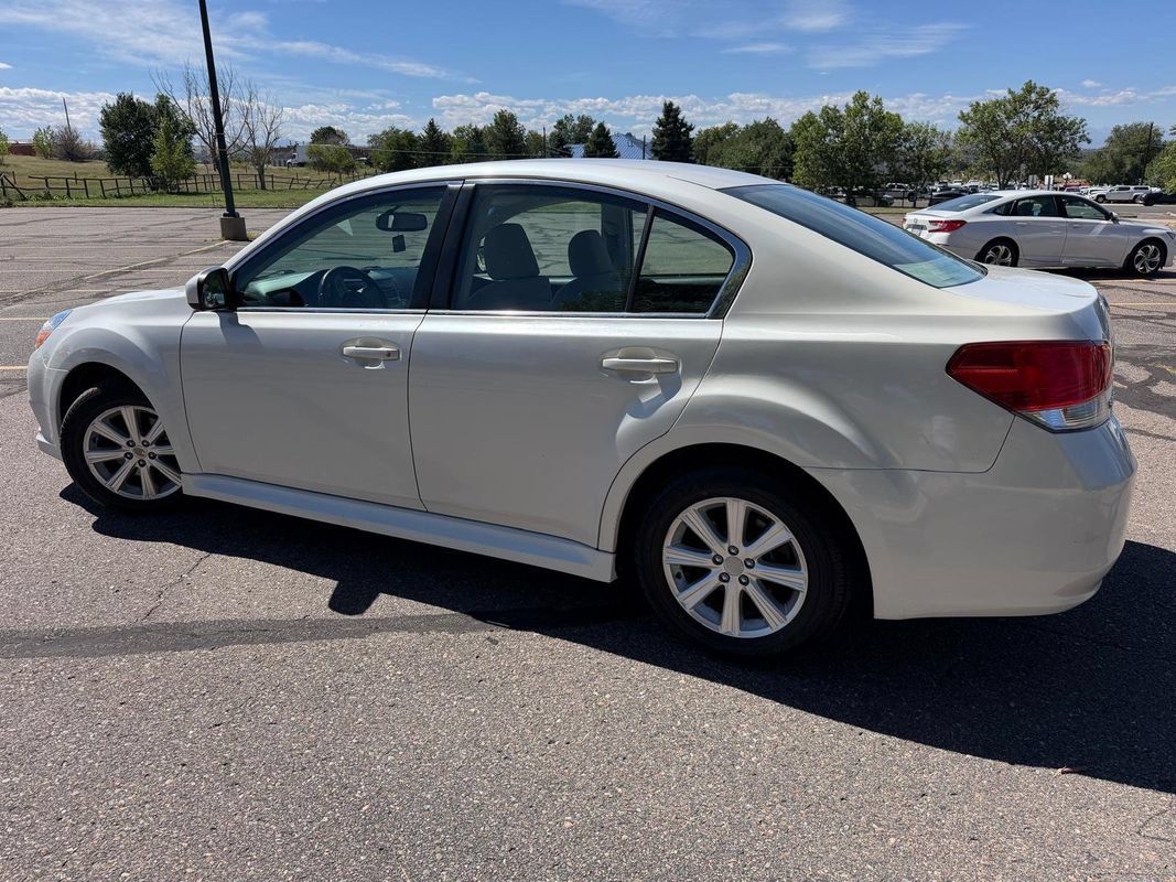 Used 2011 Subaru Legacy 2.5i Premium w/ All-Weather Pkg AWD/4WD image 2