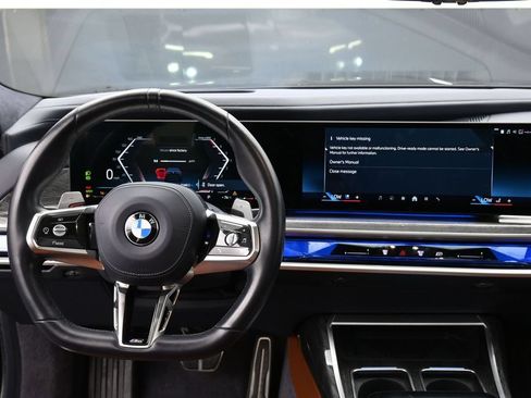 Used 2023 BMW 760i xDrive w/ Luxury Rear Seating Package AWD/4WD image 11