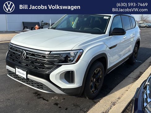 Used 2025 Volkswagen Atlas Peak Edition SE image 1