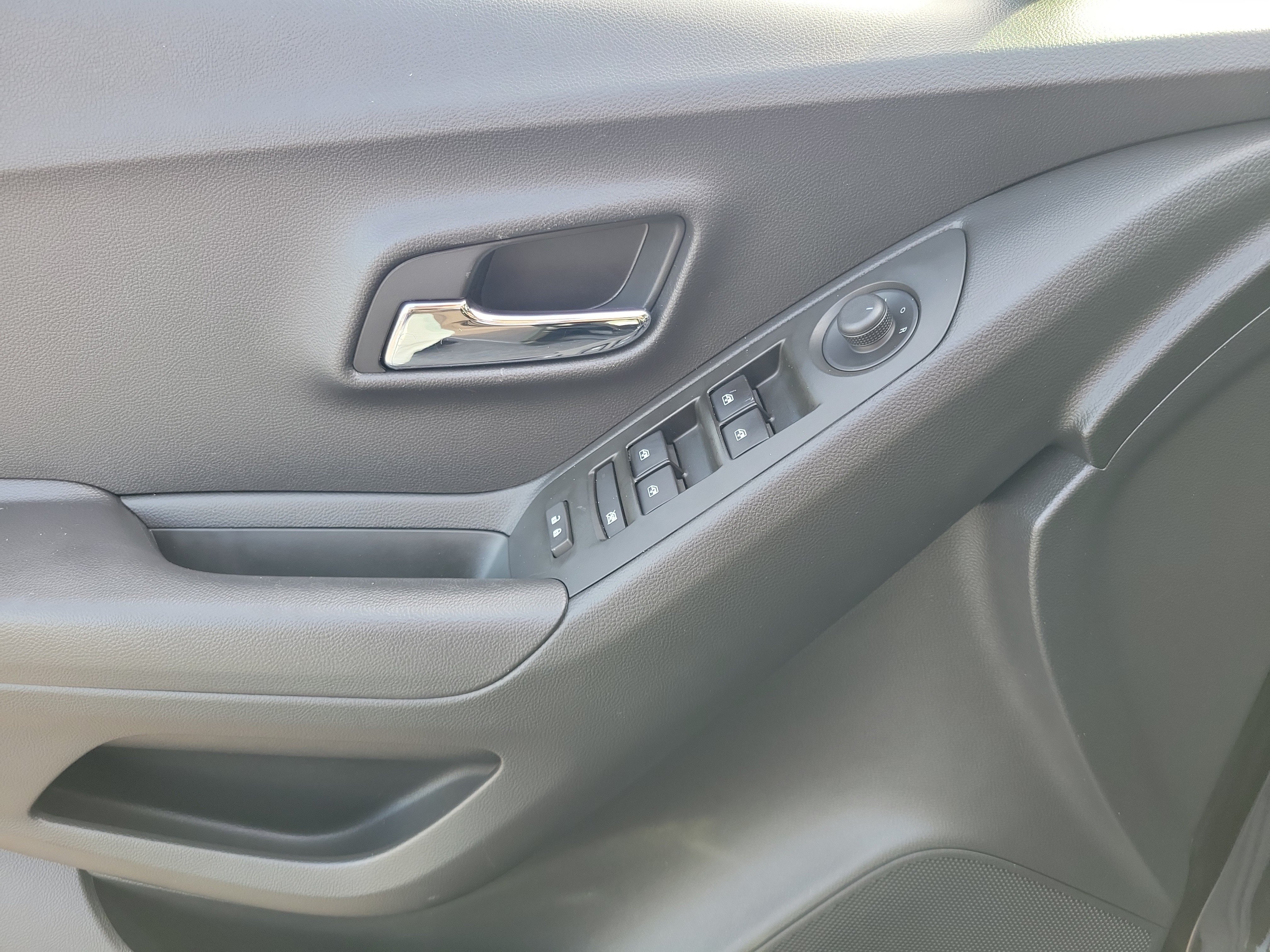 Used 2020 Chevrolet Trax LT w/ LT Convenience Package FWD image 17