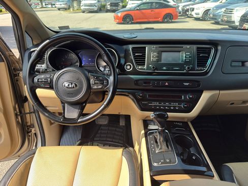 Used 2015 Kia Sedona EX FWD image 19