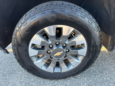 Used 2024 Chevrolet Silverado 2500 Custom w/ Z71 Off-Road Package image 29