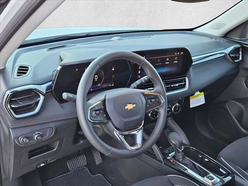 New 2026 Chevrolet TrailBlazer LT w/ Convenience Package FWD image 3