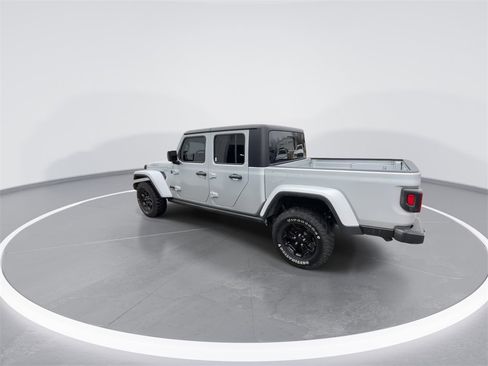Used 2022 Jeep Gladiator Willys image 6