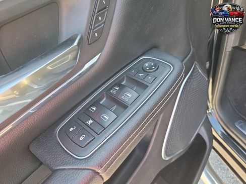 Used 2019 RAM 1500 Laramie AWD/4WD image 11