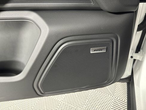 Certified 2025 Porsche Macan Turbo image 14