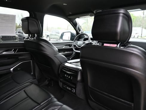 Used 2024 Jeep Wagoneer Series II w/ Flexible Seating Group RWD image 27