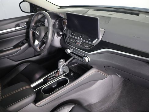 Used 2024 Nissan Altima 2.5 SR w/ SR Premium Package image 28