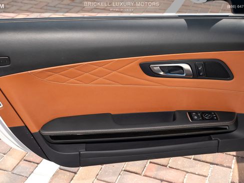 Used 2018 Mercedes-Benz AMG GT Roadster image 16