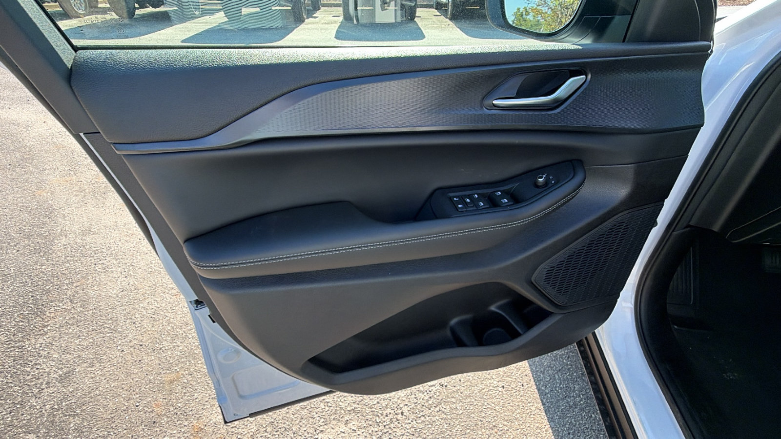 New 2027 Jeep Grand Cherokee Laredo RWD image 14