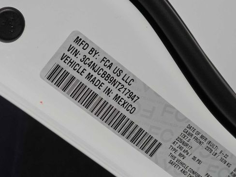 Used 2022 Jeep Compass Latitude image 25