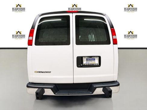 Used 2025 Chevrolet Express 2500 w/ Driver Convenience Package RWD image 7