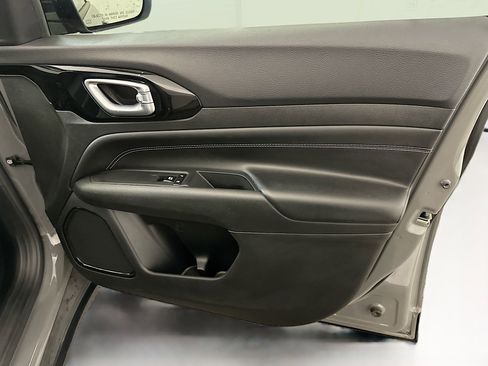 Used 2023 Jeep Compass Altitude image 32