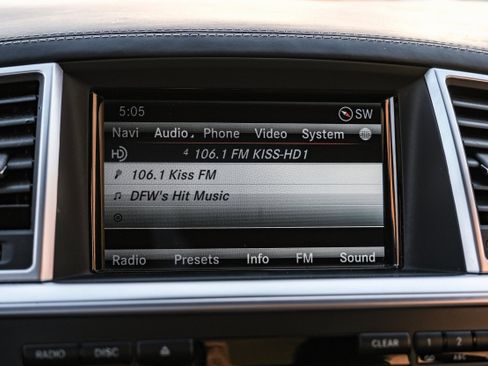 Used 2015 Mercedes-Benz GL 63 AMG 4MATIC w/ Accessory Chrome Package image 26