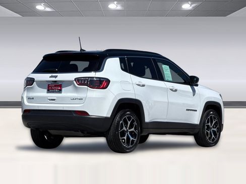 Used 2025 Jeep Compass Limited AWD/4WD image 3