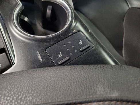Used 2020 Toyota Camry XLE FWD image 15