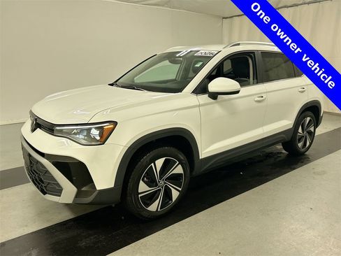 Certified 2025 Volkswagen Taos SE image 7