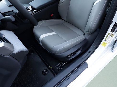 Certified 2025 Toyota Camry SE w/ Convenience Package image 20