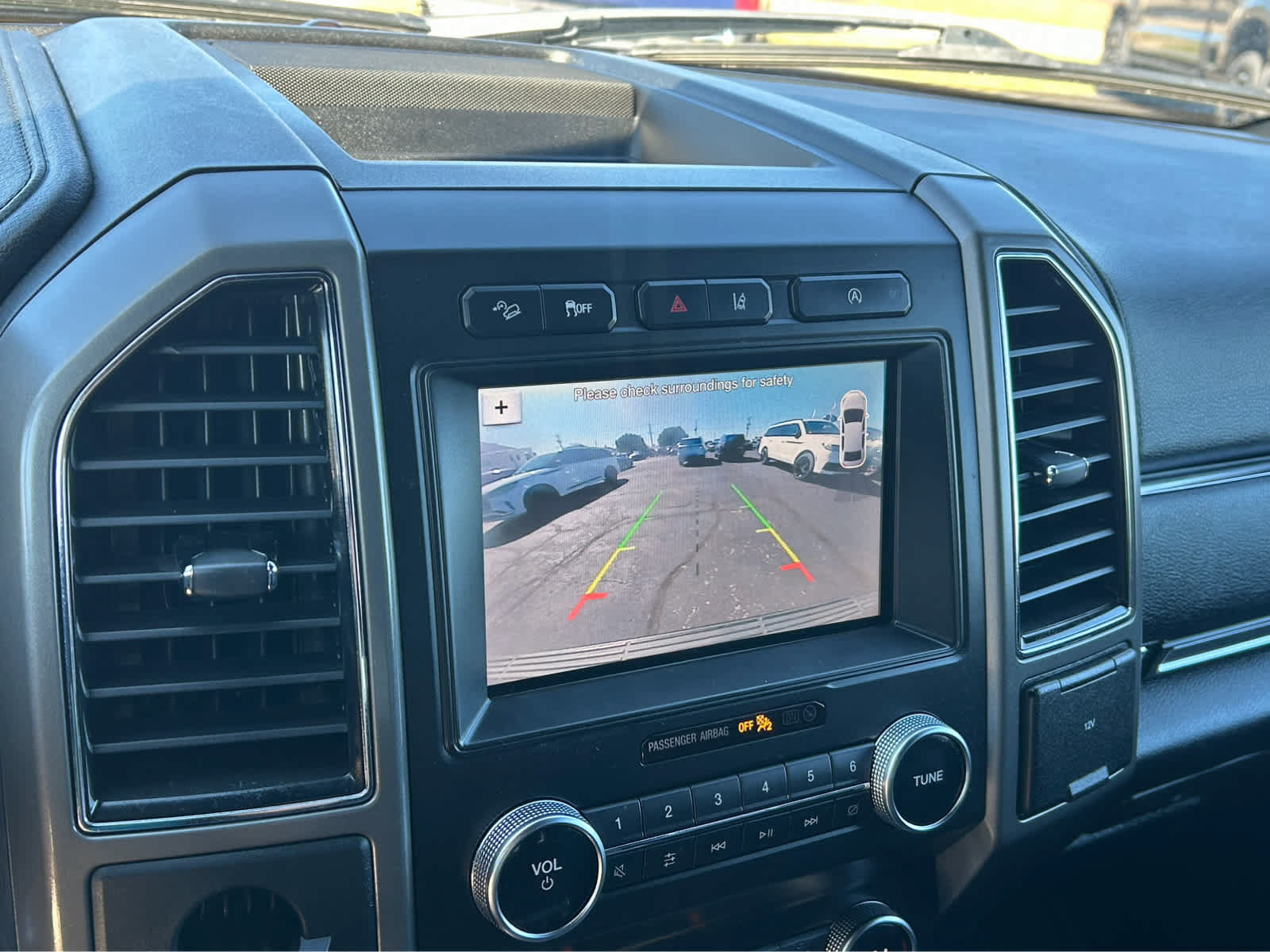 Used 2019 Ford Expedition XLT w/ Equipment Group 202A AWD/4WD image 31