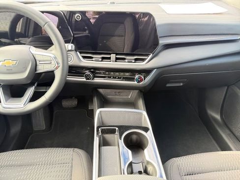 Used 2025 Chevrolet Equinox LT image 11