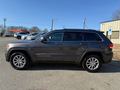 Used 2016 Jeep Grand Cherokee Laredo w/ Quick Order Package 23E image 2