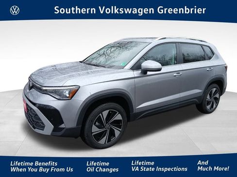 New 2025 Volkswagen Taos SE image 1