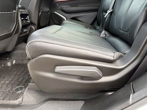 Used 2024 Jeep Grand Cherokee L Overland w/ Advanced Protech Group III AWD/4WD image 19