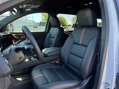 New 2026 Chevrolet Traverse RS FWD image 16