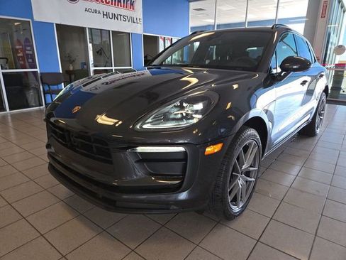 Used 2025 Porsche Macan image 4