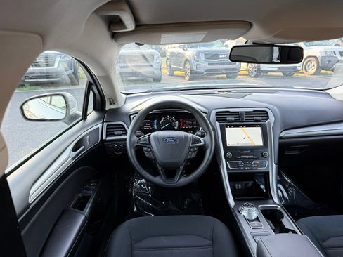 Used 2019 Ford Fusion SE FWD image 22