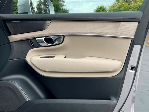 New 2026 Volvo XC90 B6 Plus w/ Protection Package Premier image 31