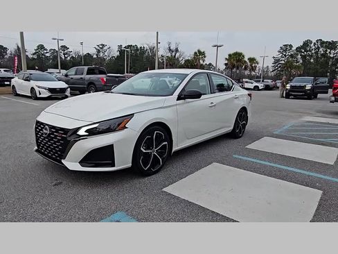 Used 2024 Nissan Altima 2.5 SR w/ SR Premium Package image 21