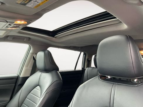 Used 2024 Toyota Highlander XLE image 27