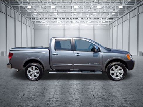 Used 2015 Nissan Titan SL w/ SL Moonroof Package AWD/4WD image 6