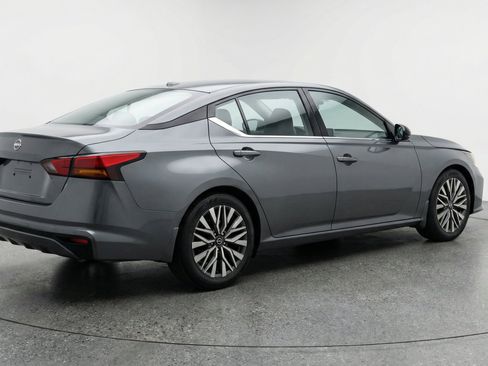 Used 2025 Nissan Altima 2.5 SV FWD image 9
