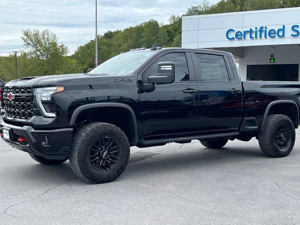Used 2025 Chevrolet Silverado 2500 ZR2 AWD/4WD image 3