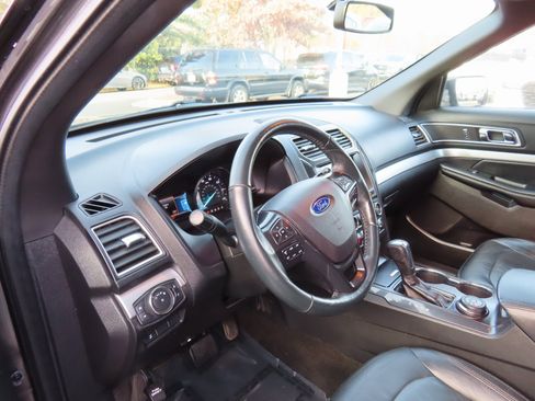 Used 2017 Ford Explorer XLT w/ Equipment Group 202A image 14