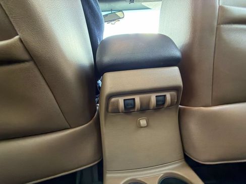 Used 2015 Jeep Wrangler Unlimited Sahara AWD/4WD image 28