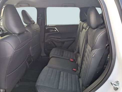 New 2026 Mitsubishi Outlander SE FWD image 13