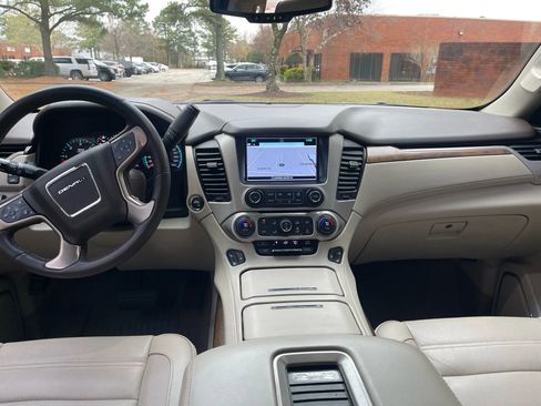 Used 2019 GMC Yukon Denali w/ Denali Ultimate Package image 18