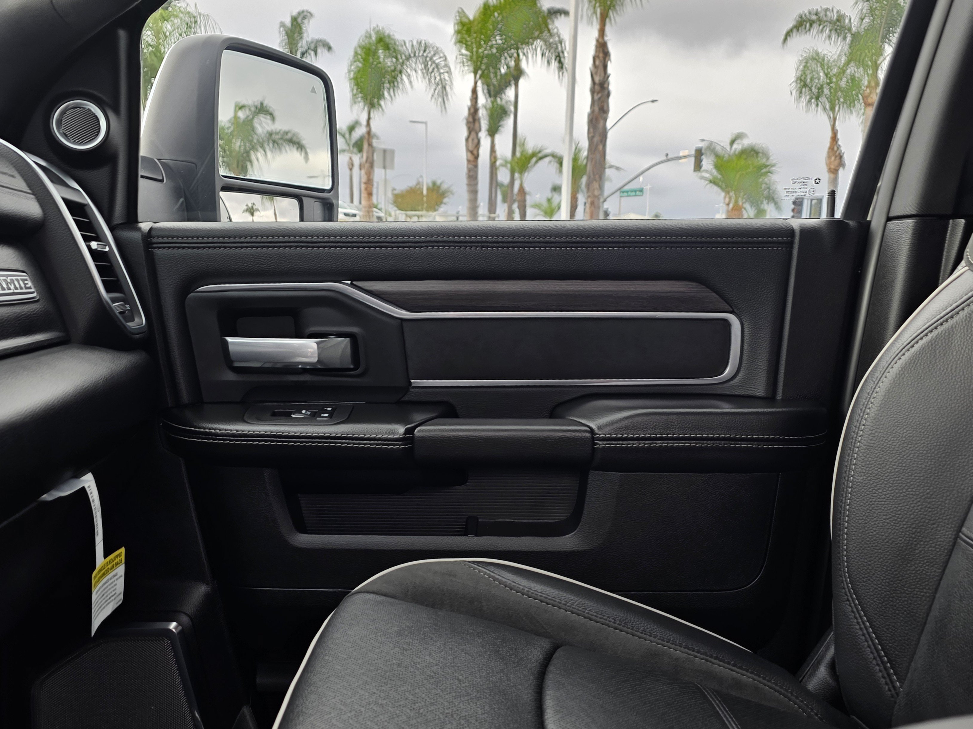 New 2026 RAM 2500 Laramie AWD/4WD image 14