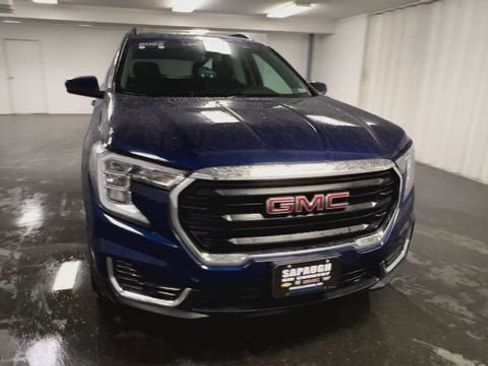 Certified 2022 GMC Terrain SLE w/ Driver Convenience Package image 3