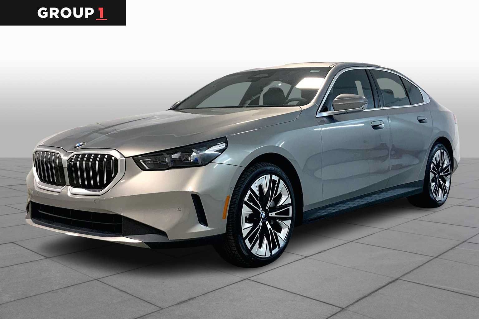 Used 2026 BMW 530i xDrive w/ Premium Package AWD/4WD image 1