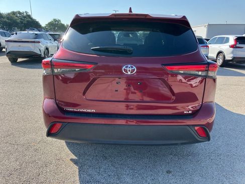 Used 2023 Toyota Highlander XLE FWD image 5