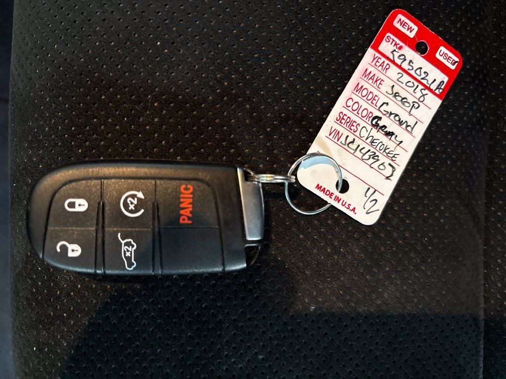Used 2018 Jeep Grand Cherokee Altitude AWD/4WD image 32