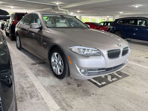 Used 2011 BMW 528i Sedan RWD image 5