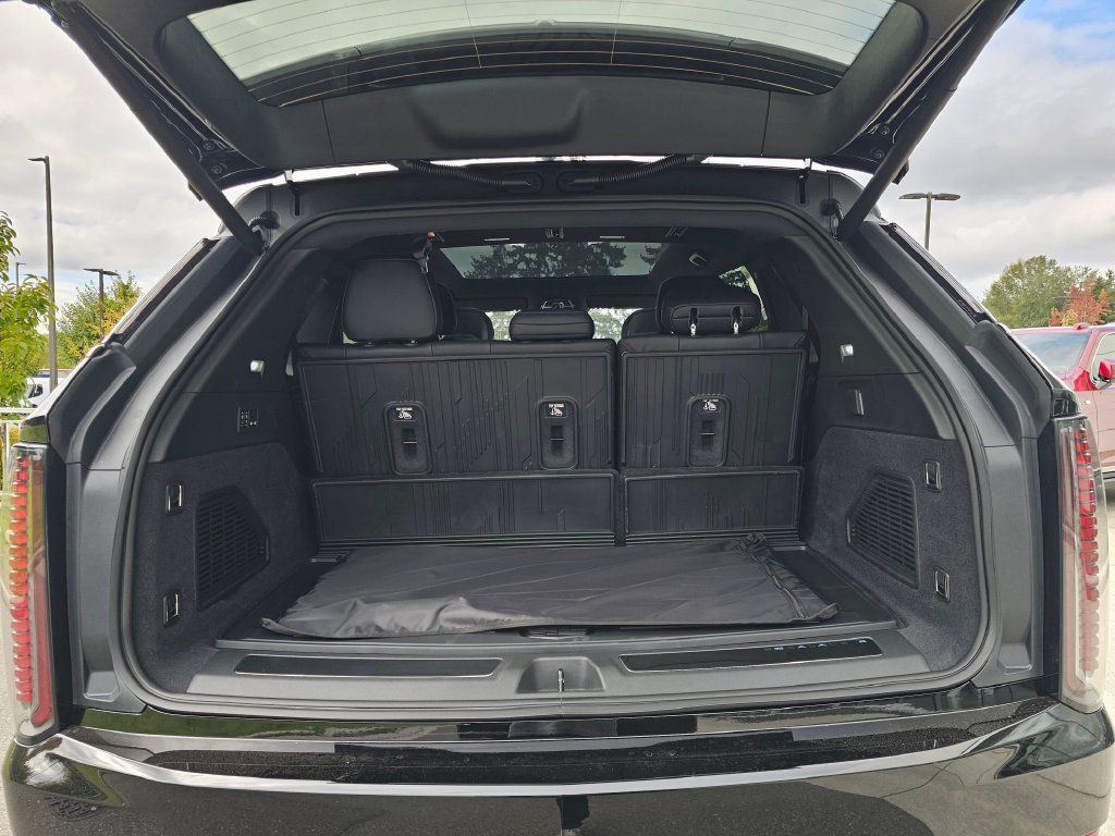New 2026 Cadillac Escalade IQ Luxury 1 w/ LPO, Floor Liner Package AWD/4WD image 18